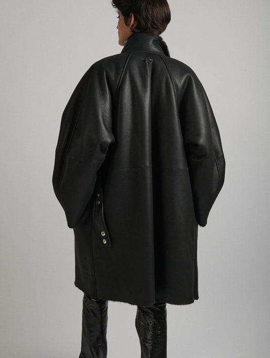 Manteau à col montant en peau lainée noir