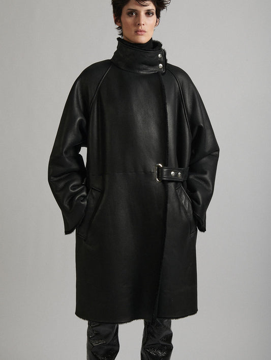 Manteau à col montant en peau lainée noir