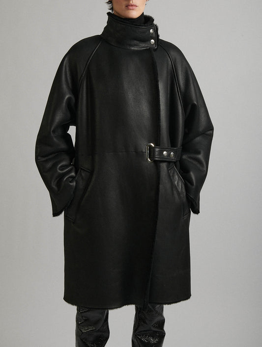 Manteau à col montant en peau lainée noir