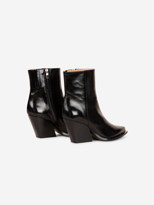 Boots en cuir verni noir
