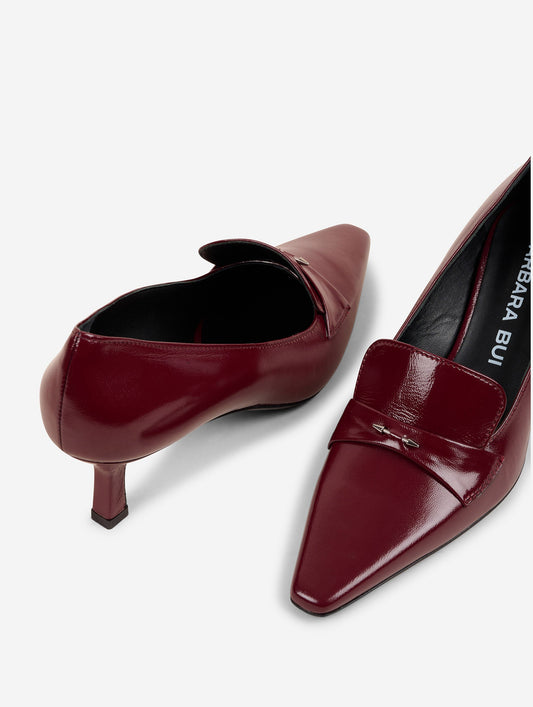 Mocassins à talon en cuir verni bordeaux