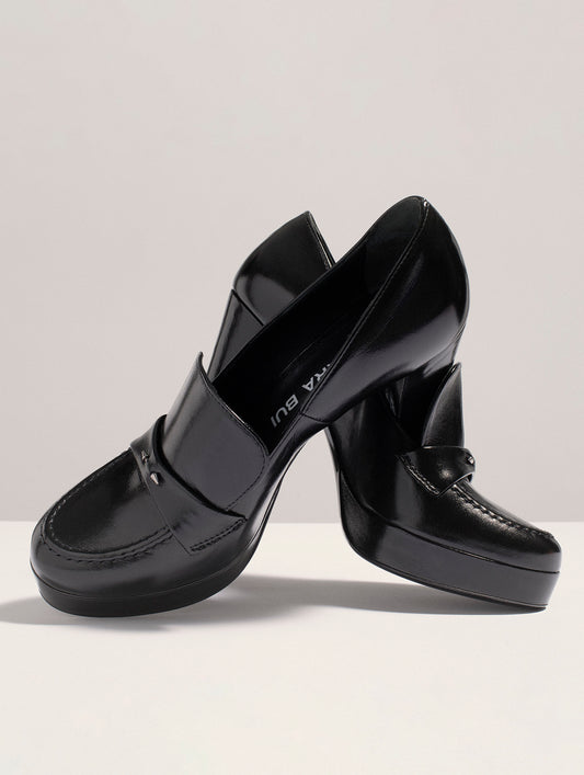 Mocassins à talons en cuir verni noir