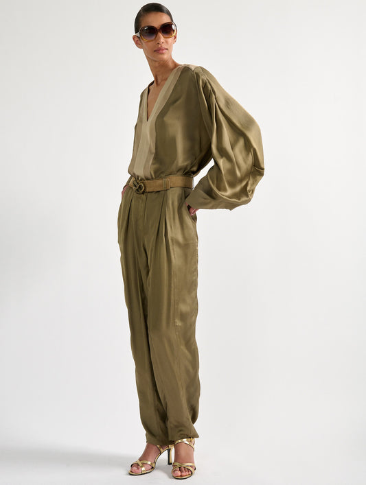 Top manches longues en satin de viscose léger kaki