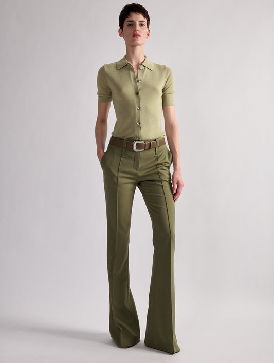 Pantalon bootleg en gabardine de laine vert olive