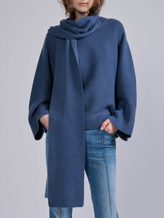 Pull à écharpe intégrée en maille mérinos bleu