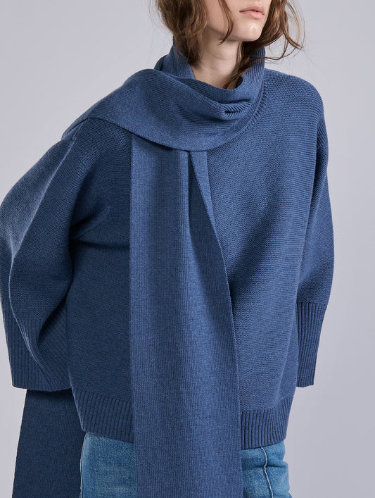 Pull à écharpe intégrée en maille mérinos bleu