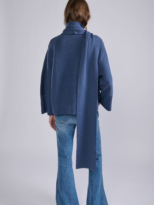 Pull à écharpe intégrée en maille mérinos bleu