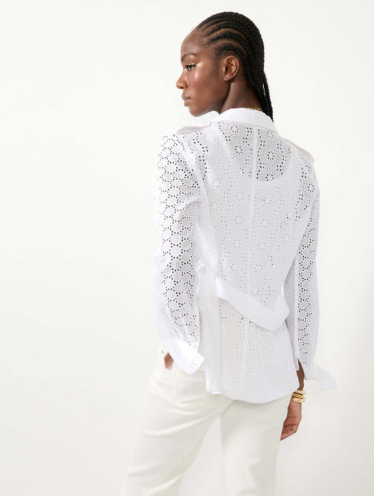 Saharienne en broderie anglaise blanche