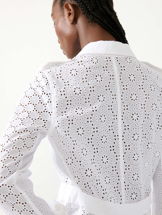 Saharienne en broderie anglaise blanche