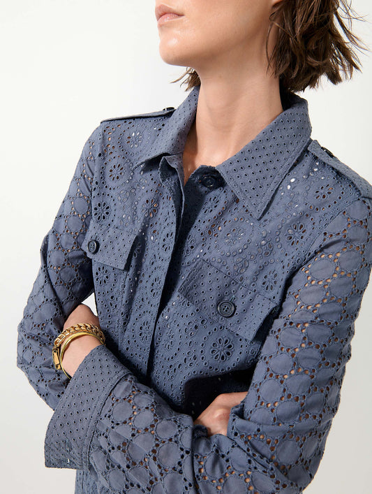 Saharienne en broderie anglaise bleu denim