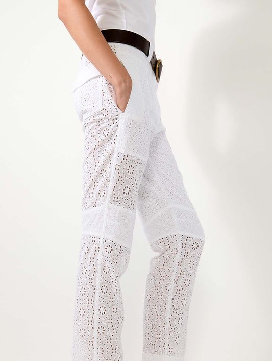 Pantalon cargo 7/8 en broderie anglaise blanche