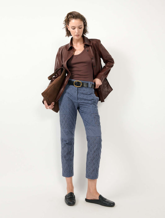 Pantalon cargo 7/8 en broderie anglaise bleu denim