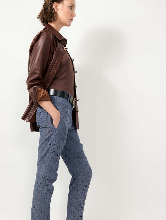 Pantalon cargo 7/8 en broderie anglaise bleu denim