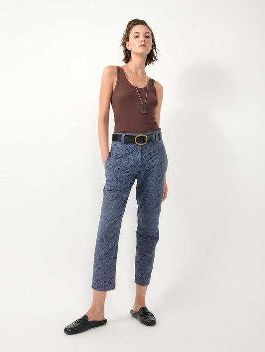 Pantalon cargo 7/8 en broderie anglaise bleu denim