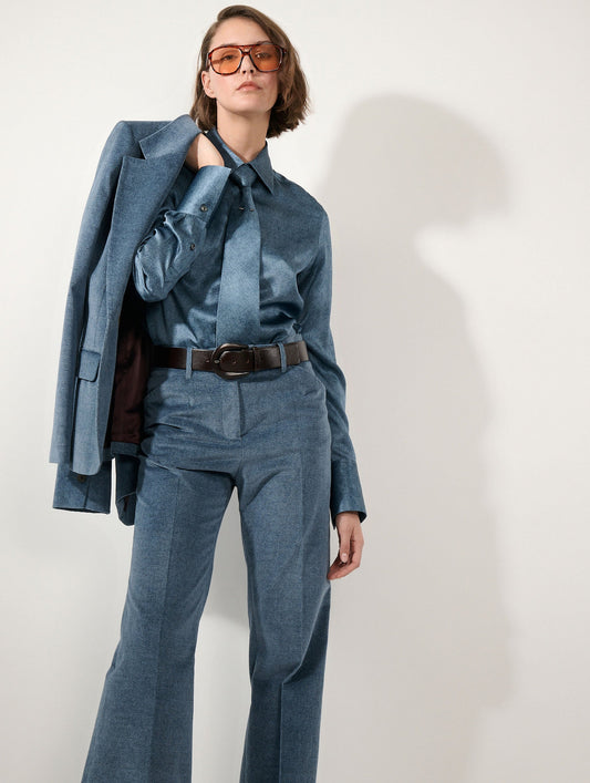 Chemise lavallière en satin de soie bleu stoné