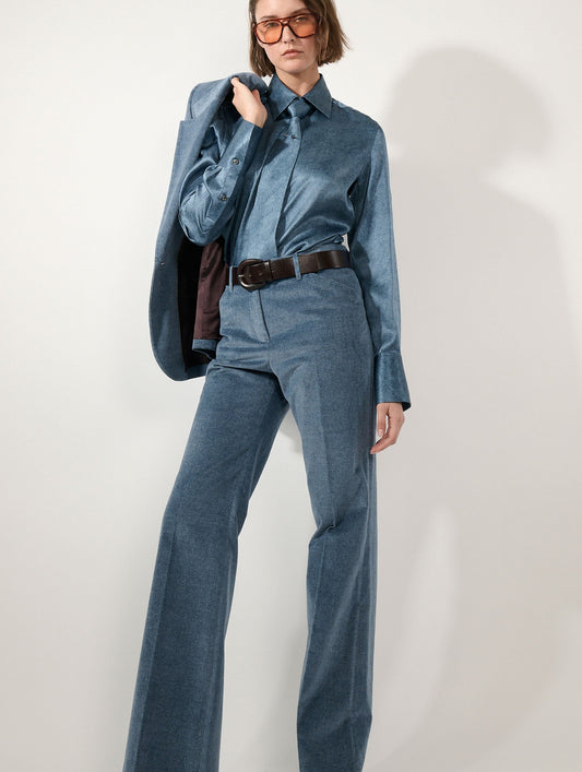 Chemise lavallière en satin de soie bleu stoné
