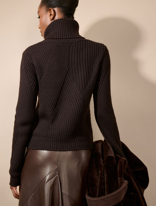 Pull col roulé en laine mérinos côtelée dark brown
