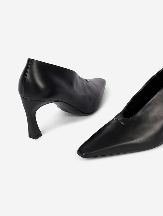 Black leather comma-heel pumps