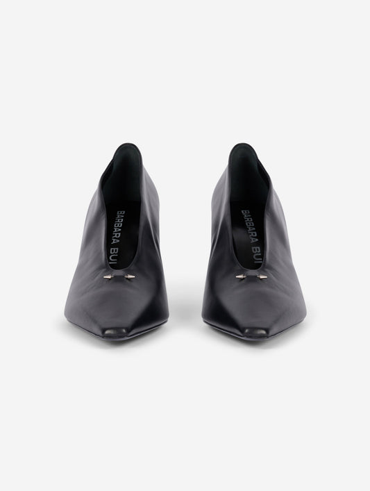 Black leather comma-heel pumps