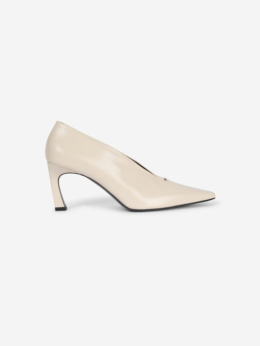Ivory leather comma-heel pumps